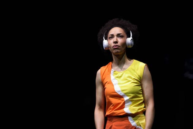 Jessica Cuna während der Fotoprobe für Wolf im Theater an der Parkaue in Berlin, 20. Februar 2026. Von Sasa Stanisic. Regie und Choreografie Raphael Moussa Hillebrand. Bühne und Kostüme Jürgen Kirner. Premiere ist am 24. Februar 2026. Theater an der Parkaue Berlin Wolf