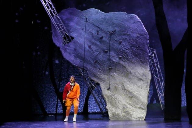 Homa Faghiri während der Fotoprobe für Wolf im Theater an der Parkaue in Berlin, 20. Februar 2026. Von Sasa Stanisic. Regie und Choreografie Raphael Moussa Hillebrand. Bühne und Kostüme Jürgen Kirner. Premiere ist am 24. Februar 2026. Theater an der Parkaue Berlin Wolf