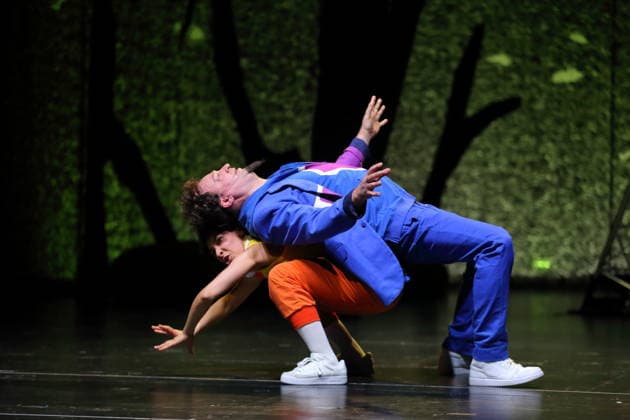 Andrej von Sallwitz und Jessica Cuna während der Fotoprobe für Wolf im Theater an der Parkaue in Berlin, 20. Februar 2026. Von Sasa Stanisic. Regie und Choreografie Raphael Moussa Hillebrand. Bühne und Kostüme Jürgen Kirner. Premiere ist am 24. Februar 2026. Theater an der Parkaue Berlin Wolf