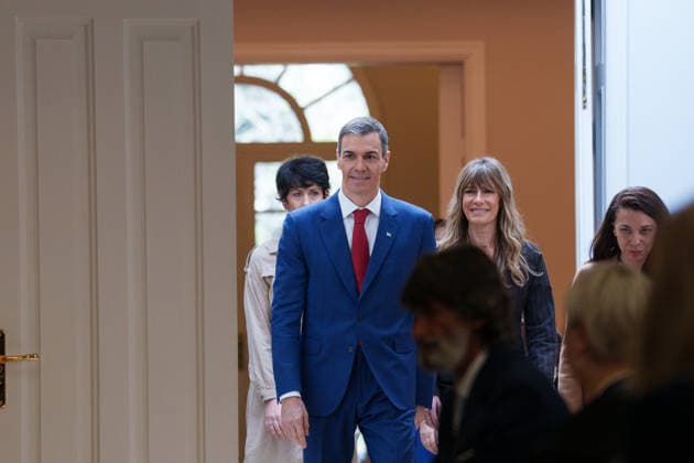 Sánchez presides over the tribute to the Romani people The President of the Government, Pedro Sánchez i and the wife of the President of the Government, Begona Gómez d , during the tribute to the Romani people on the occasion of the 600th anniversary of their arrival in Spain, at the Moncloa Complex, on February 21, 2026, in Madrid Spain The event, entitled GELEM, GELEM, brought together personalities from culture, politics, academia and social action to vindicate the struggle for equal rights of the Roma people and their cultural richness 21 FEBRUARY 2026 Madrid Madrid Spain  Copyright: xMatiasxChiofalox 7310781