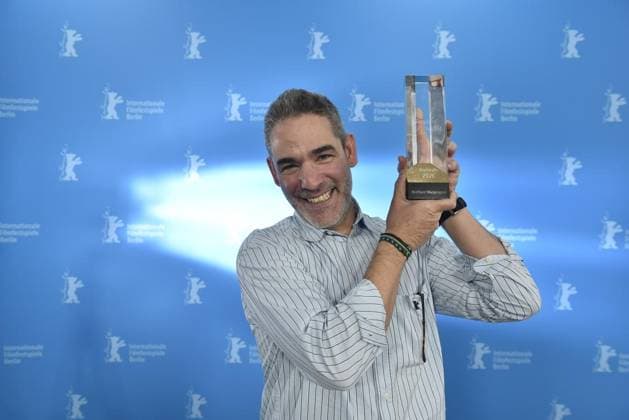 Berlinale 2026 ** NUR FÜR REDAKTIONELLE ZWECKE ** EDITORIAL USE ONLY **<p>Fernando Eimbcke (Regisseur vom Film Moscas ) und Peter Zander bei der Preisverleihung des Berliner Morgenpost Leserpreises anlässlich der Berlinale, im Hotel Hyatt.< p> Deutschland Berlin Berlin Copyright: DavidxHeerde