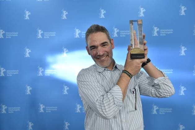 Berlinale 2026 ** NUR FÜR REDAKTIONELLE ZWECKE ** EDITORIAL USE ONLY **<p>Fernando Eimbcke (Regisseur vom Film Moscas ) und Peter Zander bei der Preisverleihung des Berliner Morgenpost Leserpreises anlässlich der Berlinale, im Hotel Hyatt.< p> Deutschland Berlin Berlin Copyright: DavidxHeerde