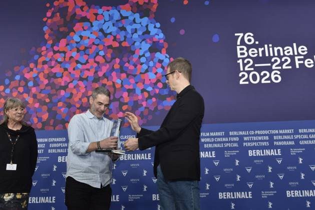 Berlinale 2026 ** NUR FÜR REDAKTIONELLE ZWECKE ** EDITORIAL USE ONLY **<p>Fernando Eimbcke (Regisseur vom Film Moscas ) und Peter Zander bei der Preisverleihung des Berliner Morgenpost Leserpreises anlässlich der Berlinale, im Hotel Hyatt.< p> Deutschland Berlin Berlin Copyright: DavidxHeerde