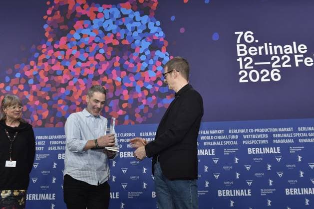 Berlinale 2026 ** NUR FÜR REDAKTIONELLE ZWECKE ** EDITORIAL USE ONLY **<p>Fernando Eimbcke (Regisseur vom Film Moscas ) und Peter Zander bei der Preisverleihung des Berliner Morgenpost Leserpreises anlässlich der Berlinale, im Hotel Hyatt.< p> Deutschland Berlin Berlin Copyright: DavidxHeerde