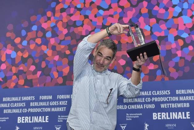 Berlinale 2026 ** NUR FÜR REDAKTIONELLE ZWECKE ** EDITORIAL USE ONLY **<p>Fernando Eimbcke (Regisseur vom Film Moscas ) und Peter Zander bei der Preisverleihung des Berliner Morgenpost Leserpreises anlässlich der Berlinale, im Hotel Hyatt.< p> Deutschland Berlin Berlin Copyright: DavidxHeerde