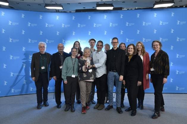 Berlinale 2026 ** NUR FÜR REDAKTIONELLE ZWECKE ** EDITORIAL USE ONLY **<p>Fernando Eimbcke (Regisseur vom Film Moscas ) und Peter Zander bei der Preisverleihung des Berliner Morgenpost Leserpreises anlässlich der Berlinale, im Hotel Hyatt.< p> Deutschland Berlin Berlin Copyright: DavidxHeerde