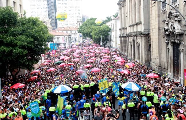RECORD DATE NOT STATED Anitta s street party draws a huge crowd in downtown Rio de Janeiro. Rio de Janeiro (RJ), 21 02 2026 Carnival Anitta s bloco Singer Anitta parades with her bloco on the Preta Gil circuit, in downtown Rio, this Saturday (21). The trio featured Carlinhos Brown, as well as actresses Juliette, Mariana Ximenes, Rui Barbosa, David Brazil and Ariadna Arantes, who attended the parade. (Foto: Onofre Veras Thenews2 imago images) Anitta s street party draws a huge crowd in downtown Rio de Janeiro.  Copyright: xPicasax