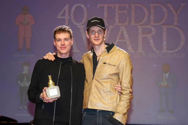 Kai Stänicke mit Begleitung bei der Verleihung des 40. Teddy Award 2026 auf der Berlinale 2026 76. Internationale Filmfestspiele Berlin in der Volksbühne. Berlin, 20.02.2026