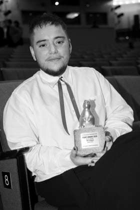 Ian de la Rosa bei der Verleihung des 40. Teddy Award 2026 auf der Berlinale 2026 76. Internationale Filmfestspiele Berlin in der Volksbühne. Berlin, 20.02.2026