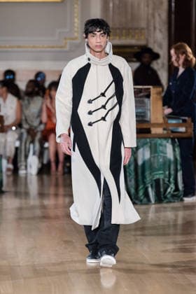 LABRUM AW26 Show at London Fashion Week LONDON, UNITED KINGDOM - FEBRUARY 21: A model walks the runway during LABRUM London Autumn Winter 2026 Threads of Osmosis show at London Fashion Week in London, United Kingdom on February 21, 2026. Wiktor Szymanowicz Anadolu London United Kingdom. Editorial use only. Please get in touch for any other usage.  Copyright: x2026xAnadoluxWiktorxSzymanowiczx