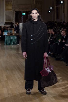 LABRUM AW26 Show at London Fashion Week LONDON, UNITED KINGDOM - FEBRUARY 21: A model walks the runway during LABRUM London Autumn Winter 2026 Threads of Osmosis show at London Fashion Week in London, United Kingdom on February 21, 2026. Wiktor Szymanowicz Anadolu London United Kingdom. Editorial use only. Please get in touch for any other usage.  Copyright: x2026xAnadoluxWiktorxSzymanowiczx