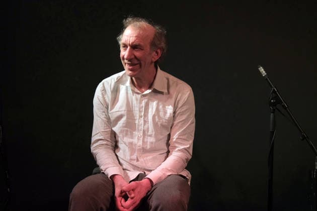 RECORD DATE NOT STATED Reimund Groß, Autor, Schauspieler, Dramaturg, Musiker, bei seinem Programm Wenn der Hahn kei Kopp hat. Ein Gedankenspiel , BAIZ, Schönhauser Allee 26 a, Berlin-Prenzlauer Berg, 18.2.2026