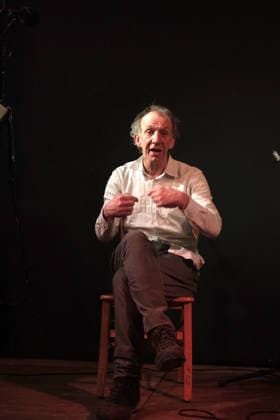 RECORD DATE NOT STATED Reimund Groß, Autor, Schauspieler, Dramaturg, Musiker, bei seinem Programm Wenn der Hahn kei Kopp hat. Ein Gedankenspiel , BAIZ, Schönhauser Allee 26 a, Berlin-Prenzlauer Berg, 18.2.2026