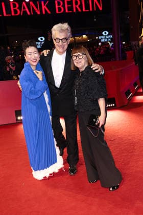 Hikari, Wim Wenders und Ewa PuszczyÅ ska bei der Abschluss Feier der 76. Internationale Filmfestspiele Berlinale am 21.02.2026 in Berlin Berlinale 2026- Abschluss Feier Closing Ceremony