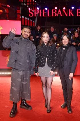 Berlinale Abschluss Gala Khozy Rizal, Lena Urzendowsky, Kim Yutani Roter Teppich zur Abschlussgala der 76. Berlinale im Berlinale Palast, Berlin, Datum: 21.02.2026 Copyright: xEventpress Kratschx