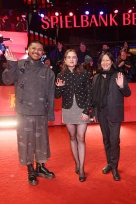 Berlinale Abschluss Gala Khozy Rizal, Lena Urzendowsky, Kim Yutani Roter Teppich zur Abschlussgala der 76. Berlinale im Berlinale Palast, Berlin, Datum: 21.02.2026 Copyright: xEventpress Kratschx