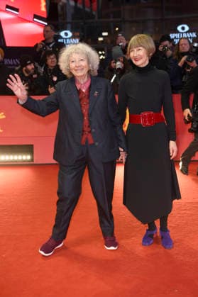 Ulrike Ottinger mit Begleitung bei der Closing Ceremony mit Preisverleihung auf der Berlinale 2026 76. Internationale Filmfestspiele Berlin im Berlinale Palast. Berlin, 21.02.2026
