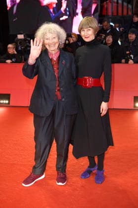 Ulrike Ottinger mit Begleitung bei der Closing Ceremony mit Preisverleihung auf der Berlinale 2026 76. Internationale Filmfestspiele Berlin im Berlinale Palast. Berlin, 21.02.2026