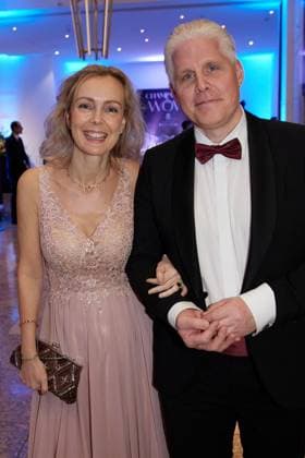 Ball der Wirtschaft 2026 ** NUR FÜR REDAKTIONELLE ZWECKE ** EDITORIAL USE ONLY **<p>Manja Schreiner (Hauptgeschäftsführerin IHK) und Marc Schreiner, Geschäftsführer der Berliner Krankenhausgesellschaft, kommen zum Ball der Wirtschaft 2026 ins Hotel InterContinental. Bereits zum 74. Mal rollt der Verein Berliner Kaufleute und Industrieller (VBKI) den roten Teppich aus. Deutschland Berlin Berlin Copyright: JörgxCarstensen