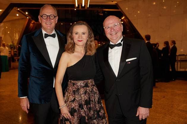 Ball der Wirtschaft 2026 ** NUR FÜR REDAKTIONELLE ZWECKE ** EDITORIAL USE ONLY **<p>Harald Christ (l-r), Sigrid Nikutta und Oliver Voigt (VBKI-Präsident) kommen zum Ball der Wirtschaft 2026 ins Hotel InterContinental. Bereits zum 74. Mal rollt der Verein Berliner Kaufleute und Industrieller (VBKI) den roten Teppich aus. Deutschland Berlin Berlin Copyright: JörgxCarstensen