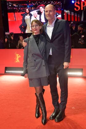 Lance Hammer mit Begleitung bei der Closing Ceremony mit Preisverleihung auf der Berlinale 2026 76. Internationale Filmfestspiele Berlin im Berlinale Palast. Berlin, 21.02.2026