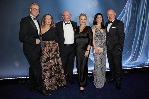 Ball der Wirtschaft 2026 ** NUR FÜR REDAKTIONELLE ZWECKE ** EDITORIAL USE ONLY **<p>Stefan Evers (l-r, CDU), Finanzsenator, Sigrid Nikutta, Oliver Voigt, VBKI-Präsident, Mirijam Voigt, Katharina Günther-Wünsch (CDU), Bildungssenatorin, und Kai Wegner (CDU), Regierender Bürgermeister, kommen zum Ball der Wirtschaft 2026 ins Hotel InterContinental. Bereits zum 74. Mal rollt der Verein Berliner Kaufleute und Industrieller (VBKI) den roten Teppich aus. Deutschland Berlin Berlin Copyright: JoergxCarstensen *** Business Ball 2026 FOR EDITORIAL PURPOSES ONLY EDITORIAL USE ONLY p Stefan Evers l r, CDU , Finance Senator, Sigrid Nikutta, Oliver Voigt, VBKI President, Mirijam Voigt, Katharina Günther Wünsch CDU , Education Senator, and Kai Wegner Copyright: JoergxCarstensen doc84ocltld843x91vd21mr ,EDITORIAL USE ONLY
