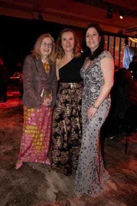 Ball der Wirtschaft 2026 ** NUR FÜR REDAKTIONELLE ZWECKE ** EDITORIAL USE ONLY **<p>Ute Bonde (l, CDU), Verkehrssenatorin, Sigrid Nikutta und Katharina Günther-Wünsch (CDU) kommen zum Ball der Wirtschaft 2026 ins Hotel InterContinental. Bereits zum 74. Mal rollt der Verein Berliner Kaufleute und Industrieller (VBKI) den roten Teppich aus. Deutschland Berlin Berlin Copyright: JoergxCarstensen