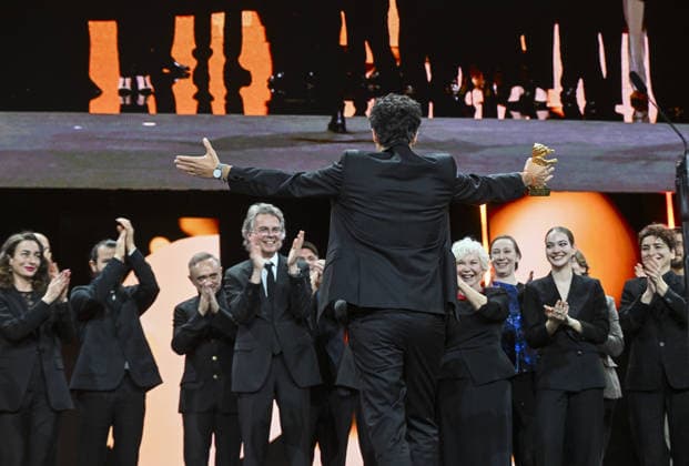 Director Ilker Catak wins Golden Bear for Gelbe Briefe at Berlin Film Festival BERLIN, GERMANY - FEBRUARY 21: Ilker Catak, director of Gelbe Briefe (Yellow Letters) receives the Golden Bear award for the best film during the closing ceremony of 76th International Berlin Film Festival (Berlinale) in Berlin, Germany on February 21, 2026. Halil Sagirkaya Anadolu Berlin Germany. Editorial use only. Please get in touch for any other usage.  Copyright: x2026xAnadoluxHalilxSagirkayax