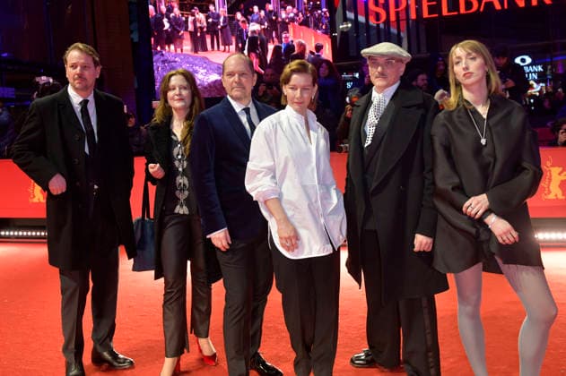 Philipp Worm, Marisa Growaldt, Godehard Giese, Sandra Hüller, Markus Schleinzer und Caro Braun bei der Closing Ceremony mit Preisverleihung auf der Berlinale 2026 76. Internationale Filmfestspiele Berlin im Berlinale Palast. Berlin, 21.02.2026