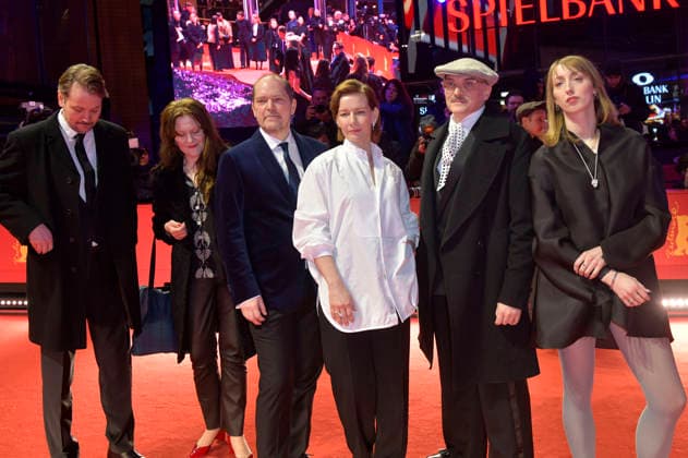 Philipp Worm, Marisa Growaldt, Godehard Giese, Sandra Hüller, Markus Schleinzer und Caro Braun bei der Closing Ceremony mit Preisverleihung auf der Berlinale 2026 76. Internationale Filmfestspiele Berlin im Berlinale Palast. Berlin, 21.02.2026