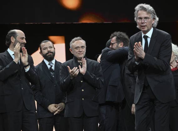 Director Ilker Catak wins Golden Bear for Gelbe Briefe at Berlin Film Festival BERLIN, GERMANY - FEBRUARY 21: Cast of Gelbe Briefe (Yellow Letters) celebrates after Ilker Catak, director of Gelbe Briefe (Yellow Letters) receives the Golden Bear award for the best film during the closing ceremony of 76th International Berlin Film Festival (Berlinale) in Berlin, Germany on February 21, 2026. Halil Sagirkaya Anadolu Berlin Germany. Editorial use only. Please get in touch for any other usage.  Copyright: x2026xAnadoluxHalilxSagirkayax