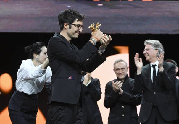 Director Ilker Catak wins Golden Bear for Gelbe Briefe at Berlin Film Festival BERLIN, GERMANY - FEBRUARY 21: Ilker Catak, director of Gelbe Briefe (Yellow Letters) receives the Golden Bear award for the best film during the closing ceremony of 76th International Berlin Film Festival (Berlinale) in Berlin, Germany on February 21, 2026. Halil Sagirkaya Anadolu Berlin Germany. Editorial use only. Please get in touch for any other usage.  Copyright: x2026xAnadoluxHalilxSagirkayax
