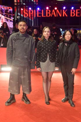 Khozy Rizal, Lena Urzendowsky und Kim Yutani bei der Closing Ceremony mit Preisverleihung auf der Berlinale 2026 76. Internationale Filmfestspiele Berlin im Berlinale Palast. Berlin, 21.02.2026