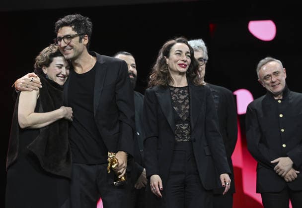 Director Ilker Catak wins Golden Bear for Gelbe Briefe at Berlin Film Festival BERLIN, GERMANY - FEBRUARY 21: Ilker Catak, director of Gelbe Briefe (Yellow Letters) receives the Golden Bear award for the best film during the closing ceremony of 76th International Berlin Film Festival (Berlinale) in Berlin, Germany on February 21, 2026. Halil Sagirkaya Anadolu Berlin Germany. Editorial use only. Please get in touch for any other usage.  Copyright: x2026xAnadoluxHalilxSagirkayax