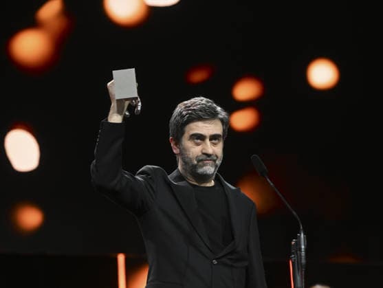 Turkish director Emin Alper wins Silver Bear Jury Prize at Berlin Film Festival BERLIN, GERMANY - FEBRUARY 21: Turkish director Emin Alper makes a speech after receiving the Silver Bear Jury Prize for his film Kurtulus (Salvation) during the 76th Berlin International Film Festival (Berlinale) in Berlin, Germany, on February 21, 2026. Halil Sagirkaya Anadolu Berlin Germany. Editorial use only. Please get in touch for any other usage.  Copyright: x2026xAnadoluxHalilxSagirkayax