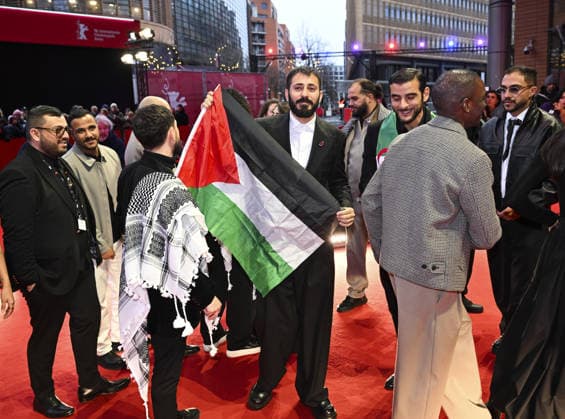 76th Berlin International Film Festival BERLIN, GERMANY - FEBRUARY 21: Actors take the stage carrying the Palestinian flag after winning the Best Feature Film Award with his film Chronicles From the Siege at the 76th Berlin International Film Festival (Berlinale) in Berlin, Germany, on February 21, 2026. Halil Sagirkaya Anadolu Berlin Germany. Editorial use only. Please get in touch for any other usage.  Copyright: x2026xAnadoluxHalilxSagirkayax