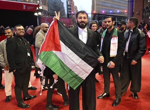 76th Berlin International Film Festival BERLIN, GERMANY - FEBRUARY 21: Actors take the stage carrying the Palestinian flag after winning the Best Feature Film Award with his film Chronicles From the Siege at the 76th Berlin International Film Festival (Berlinale) in Berlin, Germany, on February 21, 2026. Halil Sagirkaya Anadolu Berlin Germany. Editorial use only. Please get in touch for any other usage.  Copyright: x2026xAnadoluxHalilxSagirkayax