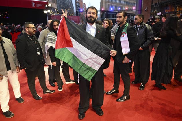 76th Berlin International Film Festival BERLIN, GERMANY - FEBRUARY 21: Actors take the stage carrying the Palestinian flag after winning the Best Feature Film Award with his film Chronicles From the Siege at the 76th Berlin International Film Festival (Berlinale) in Berlin, Germany, on February 21, 2026. Halil Sagirkaya Anadolu Berlin Germany. Editorial use only. Please get in touch for any other usage.  Copyright: x2026xAnadoluxHalilxSagirkayax