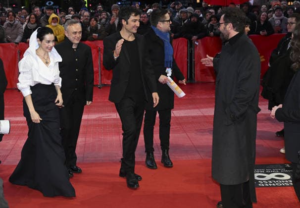 76th Berlin International Film Festival BERLIN, GERMANY - FEBRUARY 21: Actors of Gelbe Briefe (Yellow Letters) pose for a photo on the red carpet after winning the Golden Bear for Best Film during the 76th Berlin International Film Festival (Berlinale) in Berlin, Germany, on February 21, 2026. Halil Sagirkaya Anadolu Berlin Germany. Editorial use only. Please get in touch for any other usage.  Copyright: x2026xAnadoluxHalilxSagirkayax