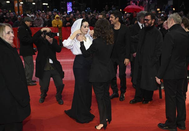 76th Berlin International Film Festival BERLIN, GERMANY - FEBRUARY 21: Actress Ozgu Namal of Gelbe Briefe (Yellow Letters) pose for a photo on the red carpet after winning the Golden Bear for Best Film during the 76th Berlin International Film Festival (Berlinale) in Berlin, Germany, on February 21, 2026. Halil Sagirkaya Anadolu Berlin Germany. Editorial use only. Please get in touch for any other usage.  Copyright: x2026xAnadoluxHalilxSagirkayax
