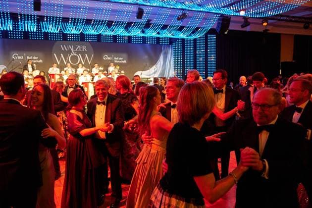 Ball der Wirtschaft 2026 ** NUR FÜR REDAKTIONELLE ZWECKE ** EDITORIAL USE ONLY **<p>Zahlreiche Gäste eröffnen mit einem Tanz den Ball der Wirtschaft 2026 im Hotel InterContinental. Bereits zum 74. Mal rollt der Verein Berliner Kaufleute und Industrieller (VBKI) den roten Teppich aus. Deutschland Berlin Berlin Copyright: JoergxCarstensen