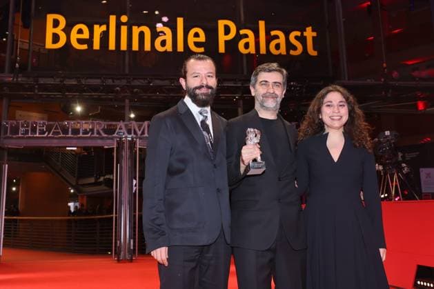 Berlinale Preisträger 2026 Nadir Öperli, Emin Alper, Irem Akbal Preisträger Silberner Bär der 76. Berlinale im Berlinale Palast, Berlin, Datum: 21.02.2026 Copyright: xEventpress Kratschx