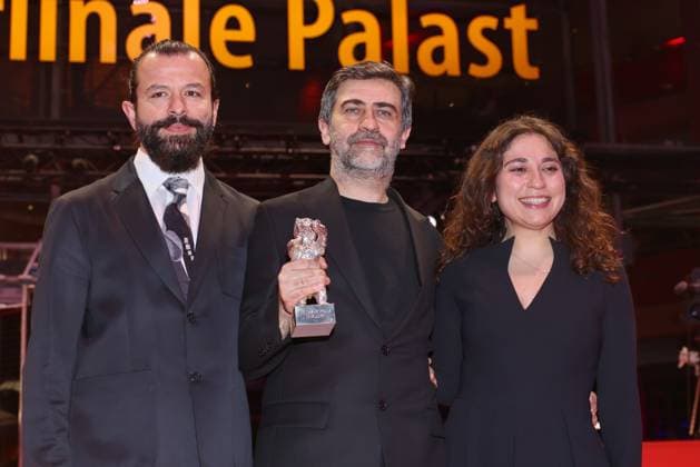 Berlinale Preisträger 2026 Nadir Öperli, Emin Alper, Irem Akbal Preisträger Silberner Bär der 76. Berlinale im Berlinale Palast, Berlin, Datum: 21.02.2026 Copyright: xEventpress Kratschx