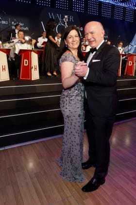 21.02.2026, Kai Wegner, Regierender Buergermeister und Partnerin Katharina Guenther-Wuensch, tanzen, beim 74. VBKI-Ball in Berlin, Hotel Intercontinental, Ball der Wirtschaft,