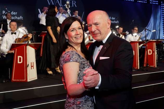21.02.2026, Kai Wegner, Regierender Buergermeister und Partnerin Katharina Guenther-Wuensch, tanzen, beim 74. VBKI-Ball in Berlin, Hotel Intercontinental, Ball der Wirtschaft, *** 21 02 2026, Kai Wegner, Governing Mayor and partner Katharina Guenther Wuensch, dancing, at the 74 VBKI Ball in Berlin, Hotel Intercontinental, Ball der Wirtschaft,