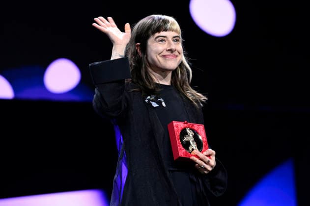 Pepa Lubojacki mit dem Berlinale Dokumentarfilm-Preis für If Pigeons Turned to Gold bei der Closing Ceremony mit Preisverleihung auf der Berlinale 2026 76. Internationale Filmfestspiele Berlin im Berlinale Palast. Berlin, 21.02.2026