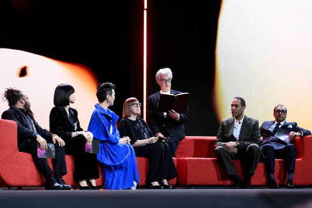 Min Bahadur Bham, Bae Doona, Hikari, Ewa PuszczyÅ ska, Wim Wenders, Reinaldo Marcus Green und Shivendra Singh Dungarpur bei der Closing Ceremony mit Preisverleihung auf der Berlinale 2026 76. Internationale Filmfestspiele Berlin im Berlinale Palast. Berlin, 21.02.2026