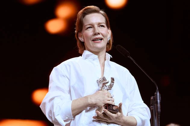 Sandra Hüller mit dem Silbernen Bären für die beste Darstellerin in Rose bei der Closing Ceremony mit Preisverleihung auf der Berlinale 2026 76. Internationale Filmfestspiele Berlin im Berlinale Palast. Berlin, 21.02.2026 *** Sandra Hüller with the Silver Bear for Best Actress in Rose at the Closing Ceremony and Award Ceremony at the Berlinale 2026 76 Berlin International Film Festival in the Berlinale Palast Berlin, 21 02 2026 Foto:xN.xKubelkax xFuturexImagex closing_6356