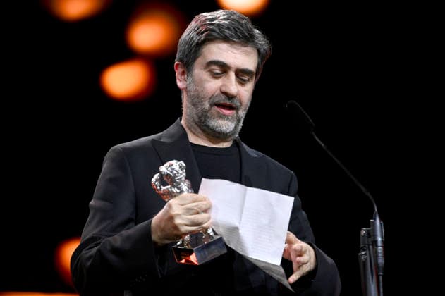 Emin Alper mit dem Silbernen Bären großer Preis der Jury für KurtuluÅü Salvation bei der Closing Ceremony mit Preisverleihung auf der Berlinale 2026 76. Internationale Filmfestspiele Berlin im Berlinale Palast. Berlin, 21.02.2026