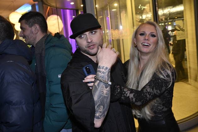 MALMÖ, SWEDEN 20260221 Chris Adam, singer of Smash Into Pieces, kisses his girlfriend Lisa Stalstierna at the after party after round 4 of Melodifestivalen 2026 in Malmö Arena on Saturday MALMÖ SWEDEN x50090x  Copyright: xJohanxNilsson TTx MELODIFESTIVALEN 2026 MALMÖ rKLKhZCoelU